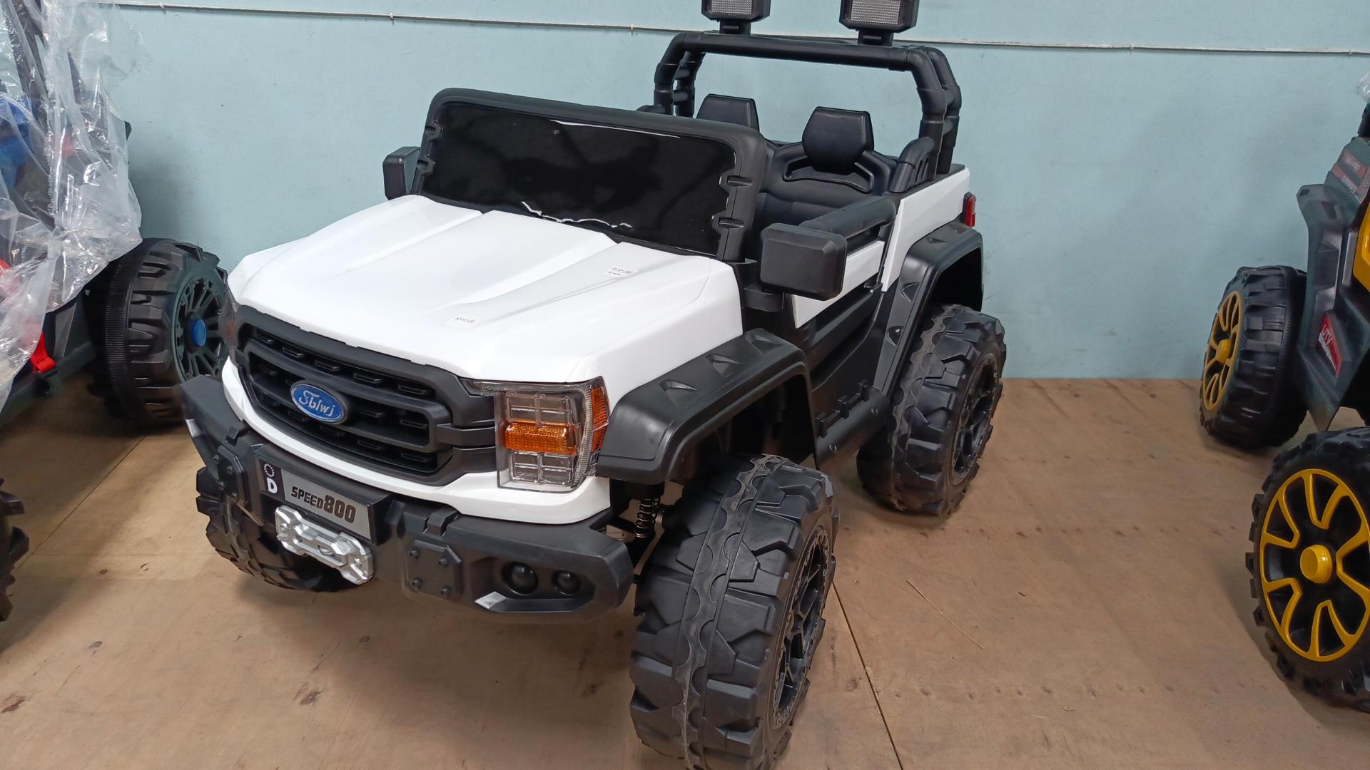 Kids Electric Car . 12v Battery. 2 motors.