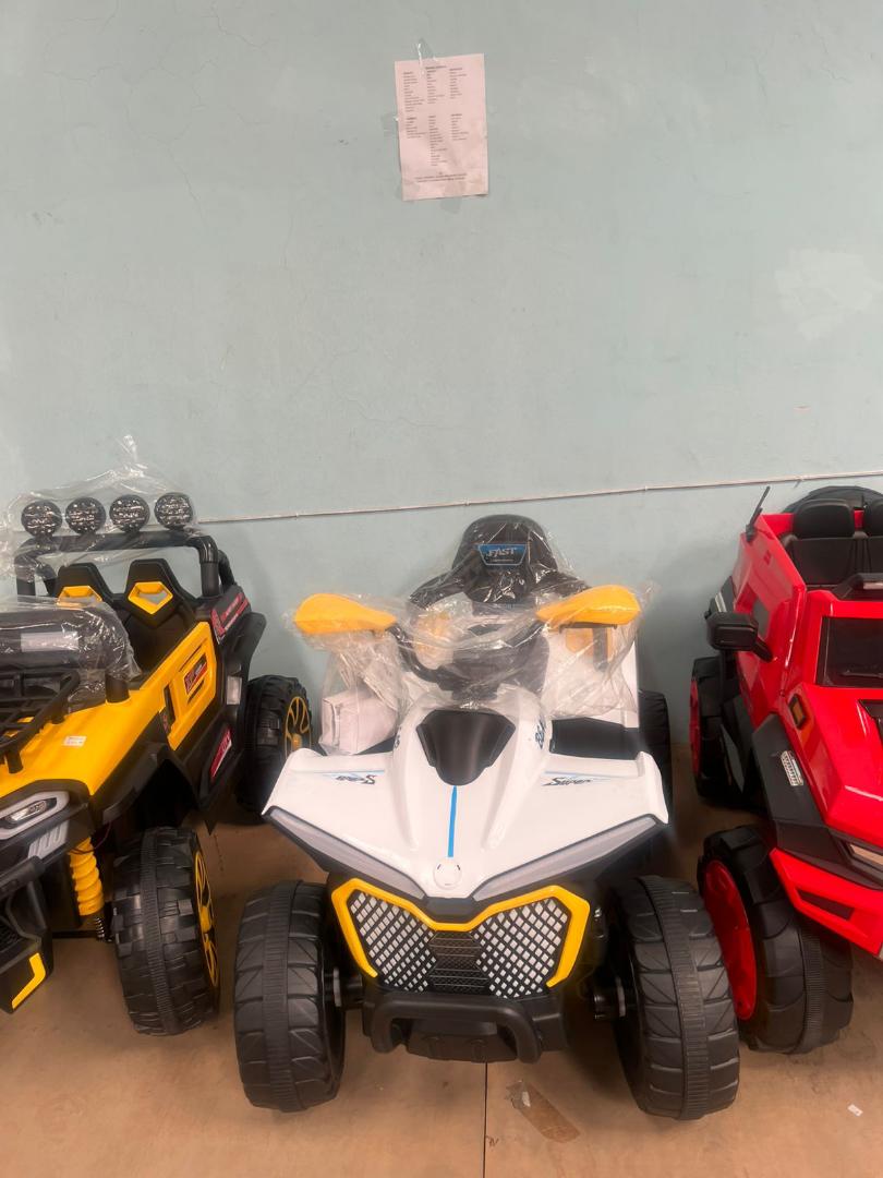 Kids Electric Car . 12v Battery .4 Motors .