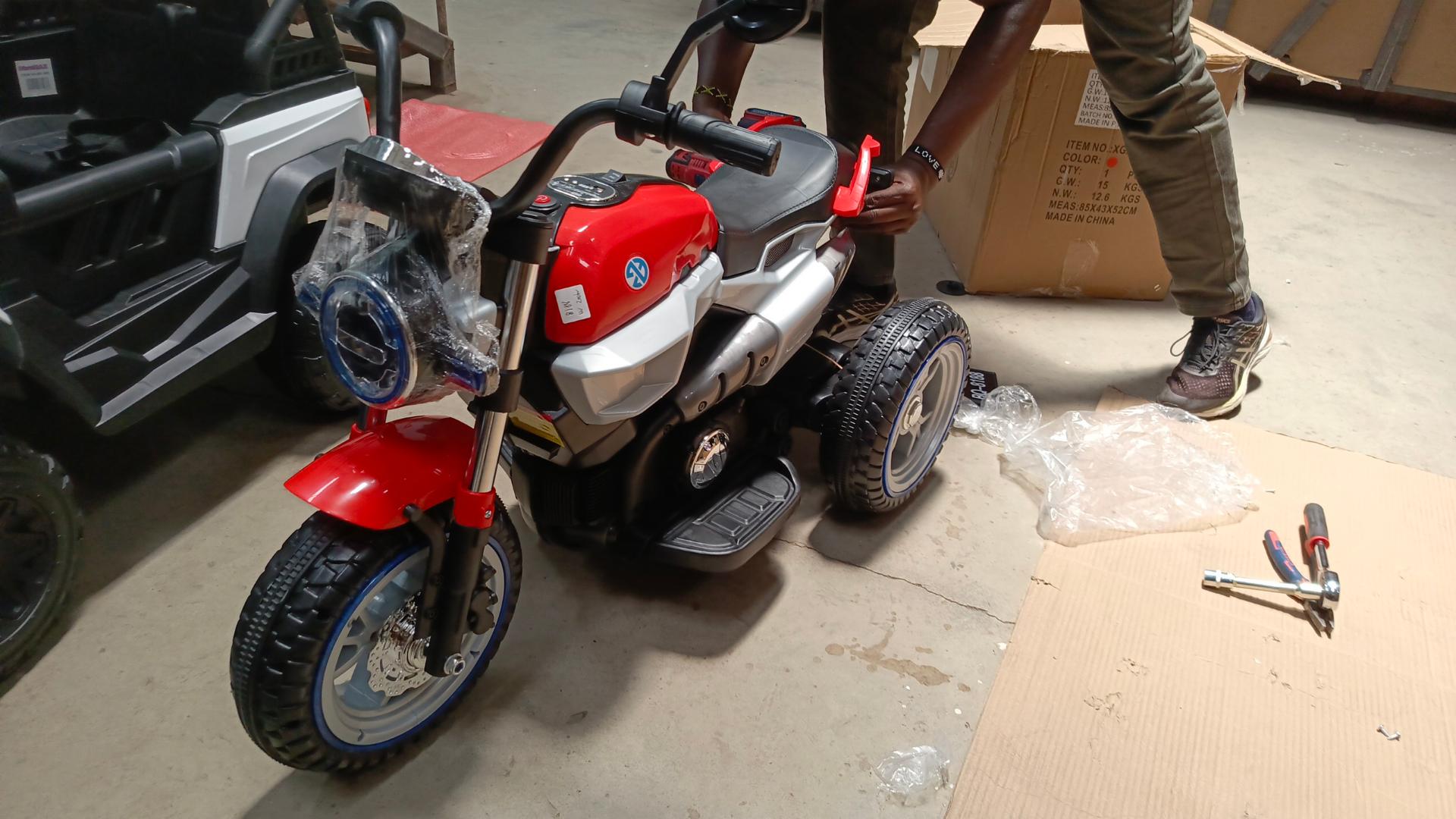 Kids Electric Bike. 12v Battery . 2 Motors.