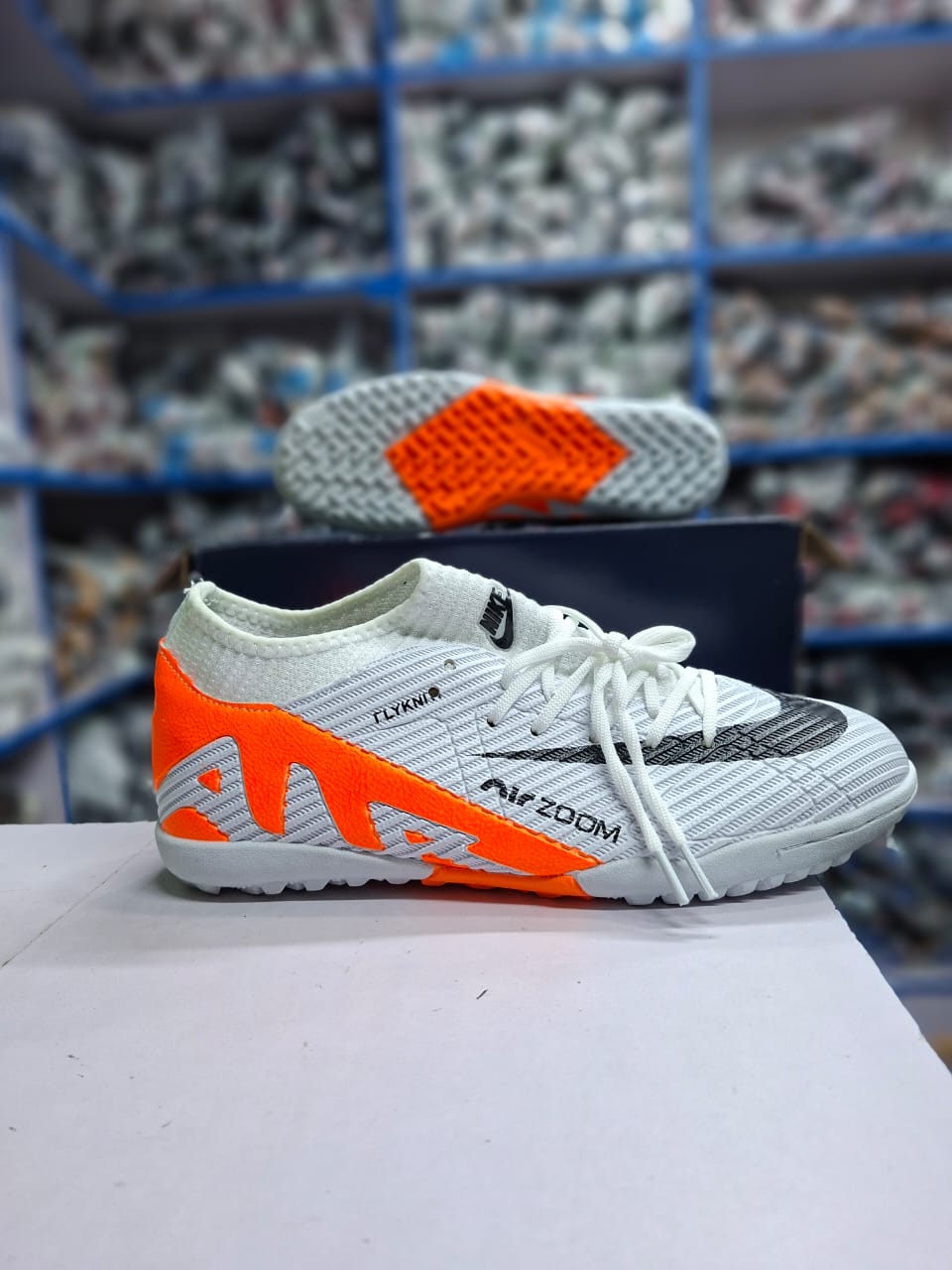 Air zoom boot trainers SOCCER/FOOTBALL High quality comfy football boots 🔥all men and women dreaming football boot favorable for all playing grounds either carpet or dust ground ✨very cute