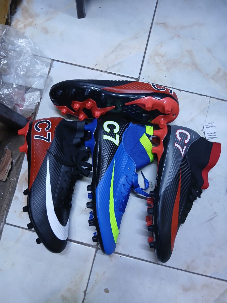 SOCCER/FOOTBALL High quality leather comfy football boots 🔥all men and women dreaming football boot favourable for all playing grounds either carpet or dust ground ✨very cute all sizes are❤‍🔥🥰😘