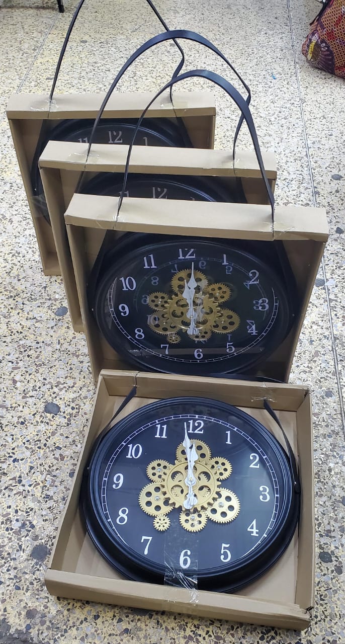 Rotating Moving Gear Wall Clock – 32cm Stylish Wooden-Look Plastic with Real Moving Gears & Belt Hanger – Unique Home, Office, Café, Bar & Lounge Decorative Wall Clock