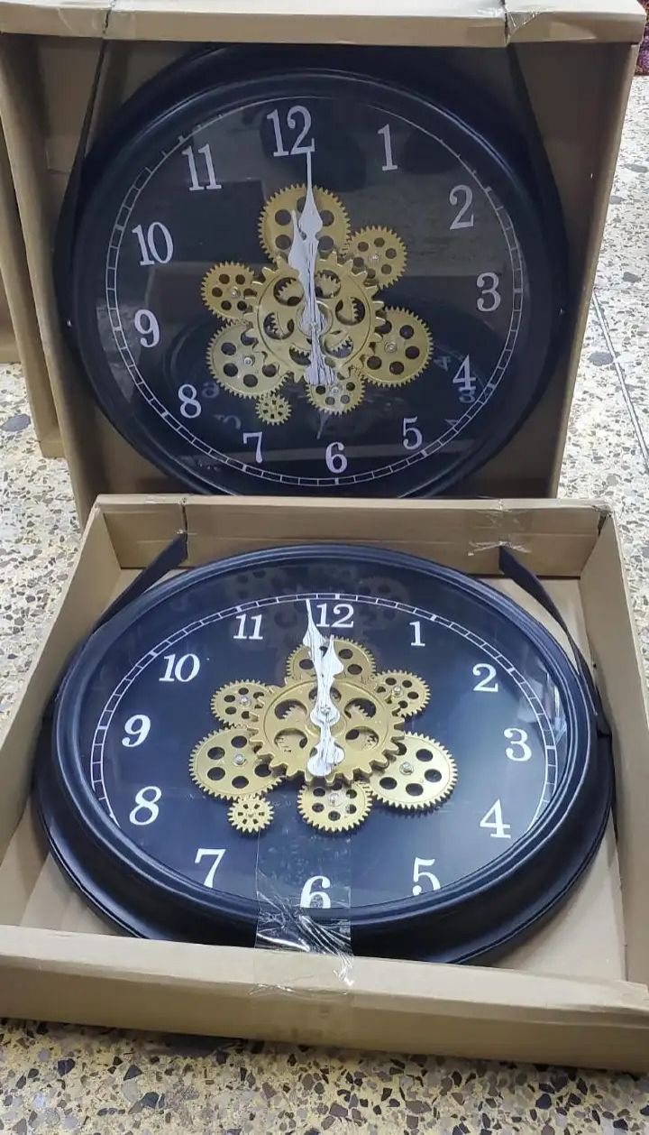 Rotating Moving Gear Wall Clock – 32cm Stylish Wooden-Look Plastic with Real Moving Gears & Belt Hanger – Unique Home, Office, Café, Bar & Lounge Decorative Wall Clock