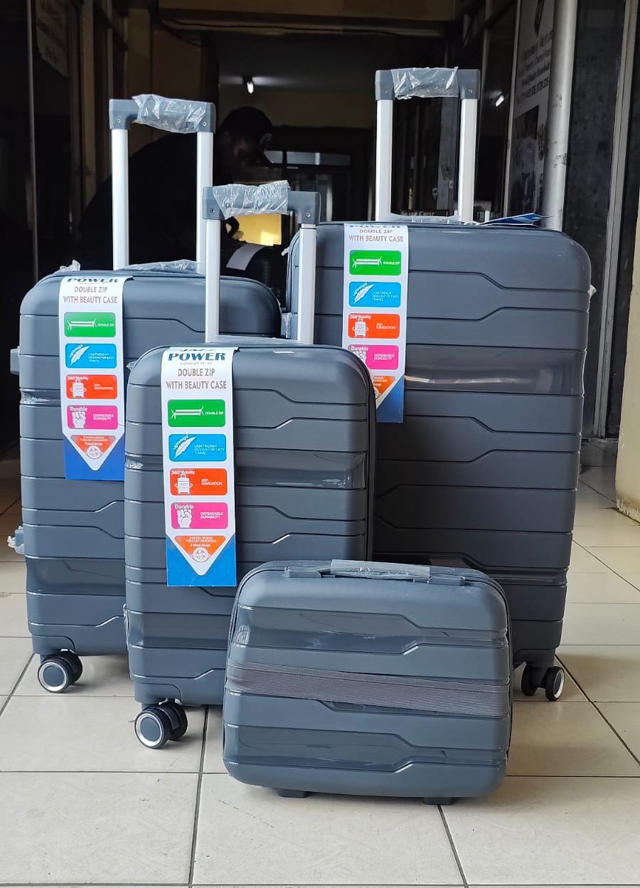 *4 in 1 Luxurious unbreakable Suitcase*
▪️Zipper closure frame.
▪️360 Easy-glide spinner wheels.
▪️Telescopic handle system locks in multiple levels to adapt.
▪️Compression straps keep clothing neatly