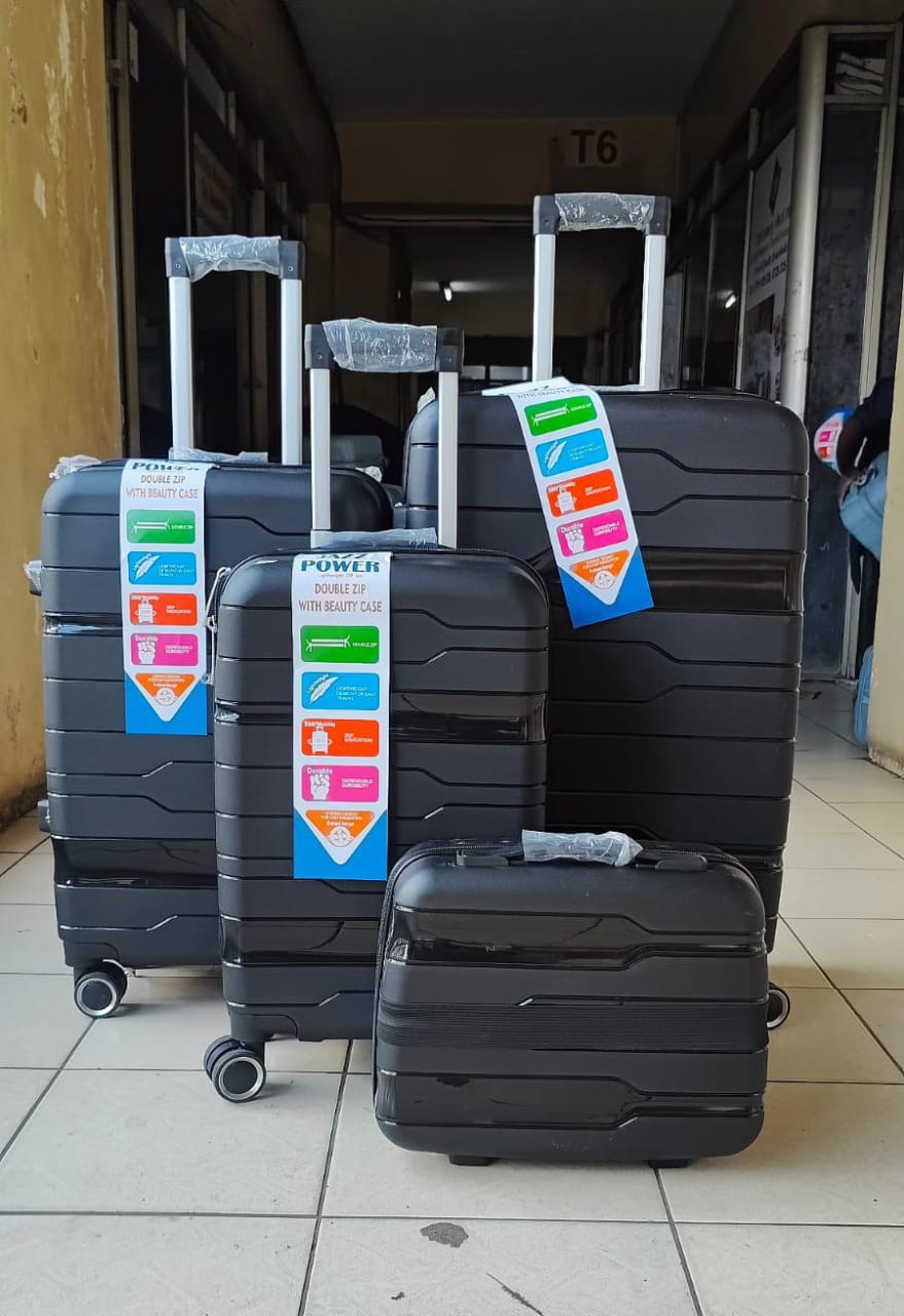 *4 in 1 Luxurious unbreakable Suitcase*
▪️Zipper closure frame.
▪️360 Easy-glide spinner wheels.
▪️Telescopic handle system locks in multiple levels to adapt.
▪️Compression straps keep clothing neatly