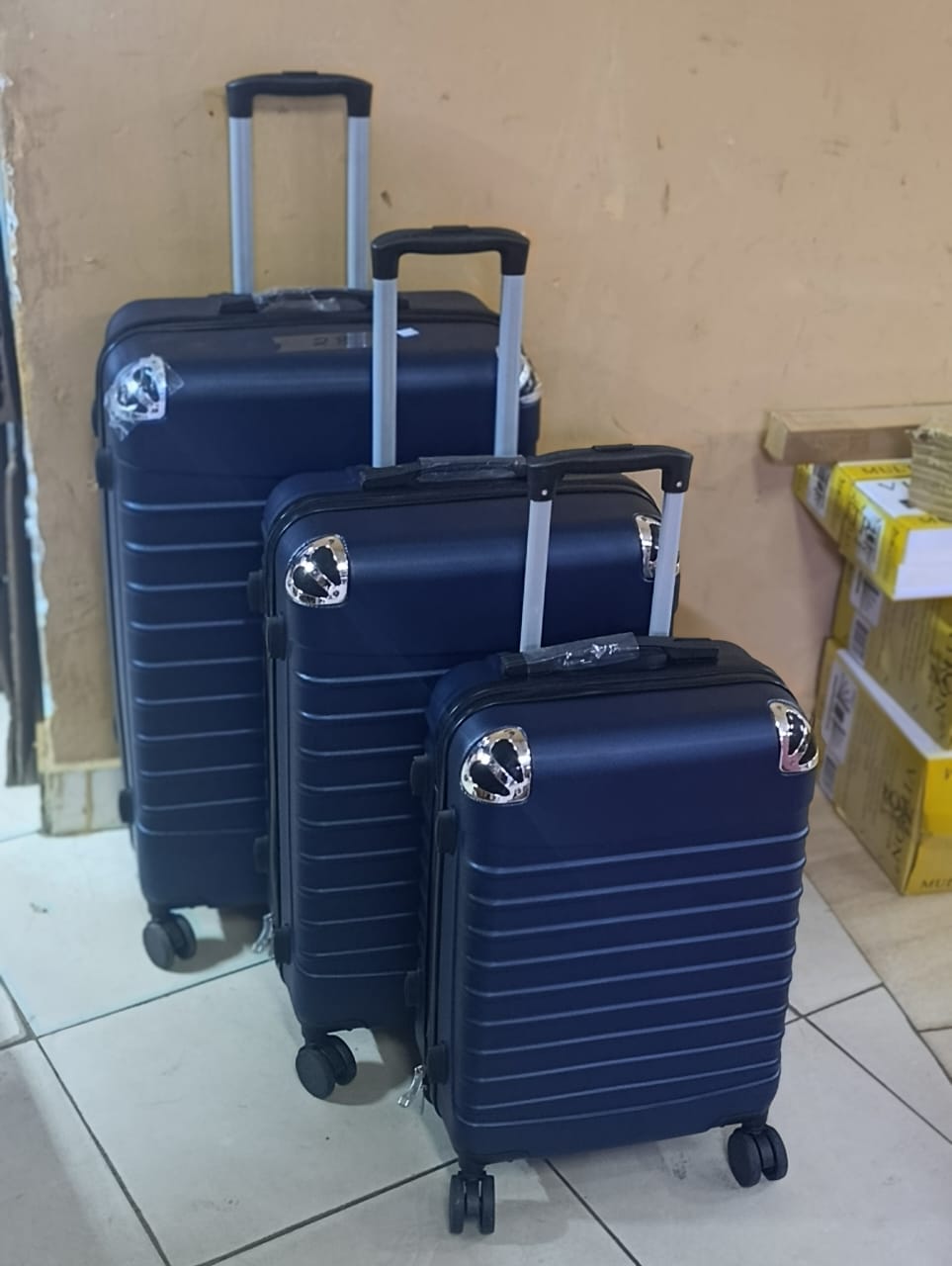 *PRICE DROP*
3 in 1 Luxurious Fibre Suitcase*

▪️Zipper closure frame.
▪️360 Easy-glide spinner wheels. 
▪️Telescopic handle system locks in multiple levels to adapt.
▪️Compression straps keep clothin