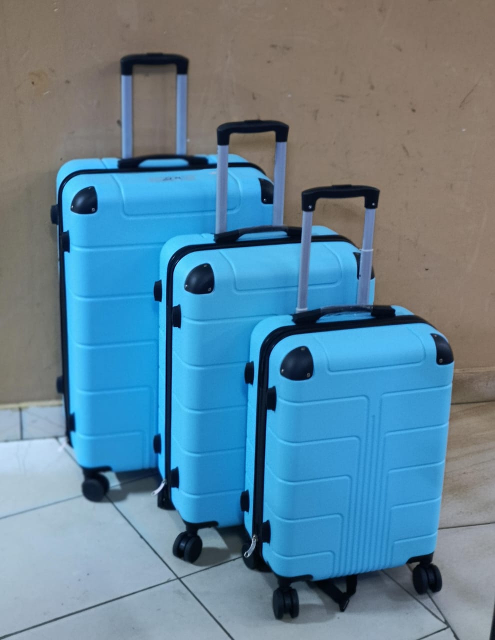 *PRICE DROP*
3 in 1 Luxurious Fibre Suitcase*

▪️Zipper closure frame.
▪️360 Easy-glide spinner wheels. 
▪️Telescopic handle system locks in multiple levels to adapt.
▪️Compression straps keep clothin