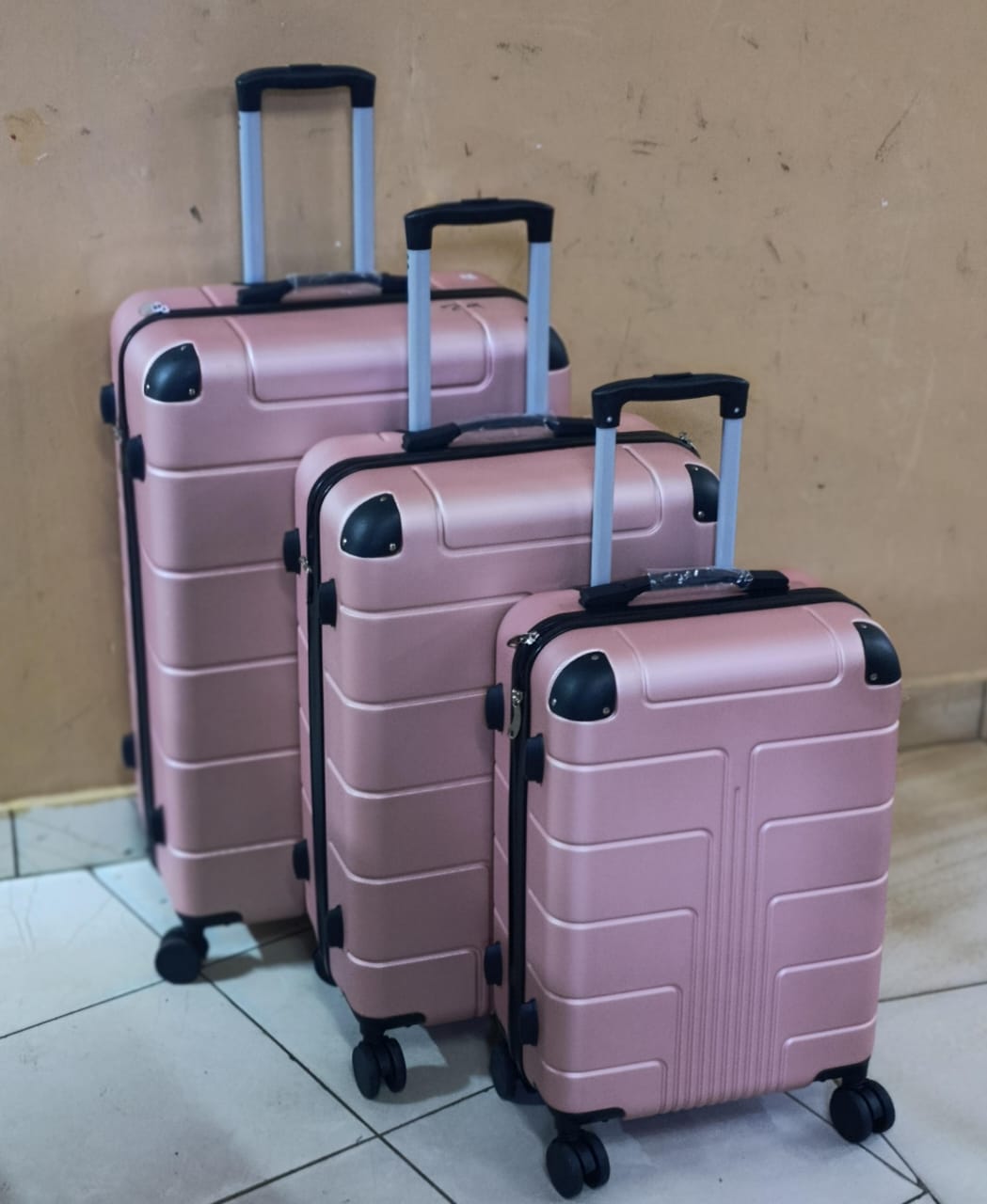 *PRICE DROP*
3 in 1 Luxurious Fibre Suitcase*

▪️Zipper closure frame.
▪️360 Easy-glide spinner wheels. 
▪️Telescopic handle system locks in multiple levels to adapt.
▪️Compression straps keep clothin