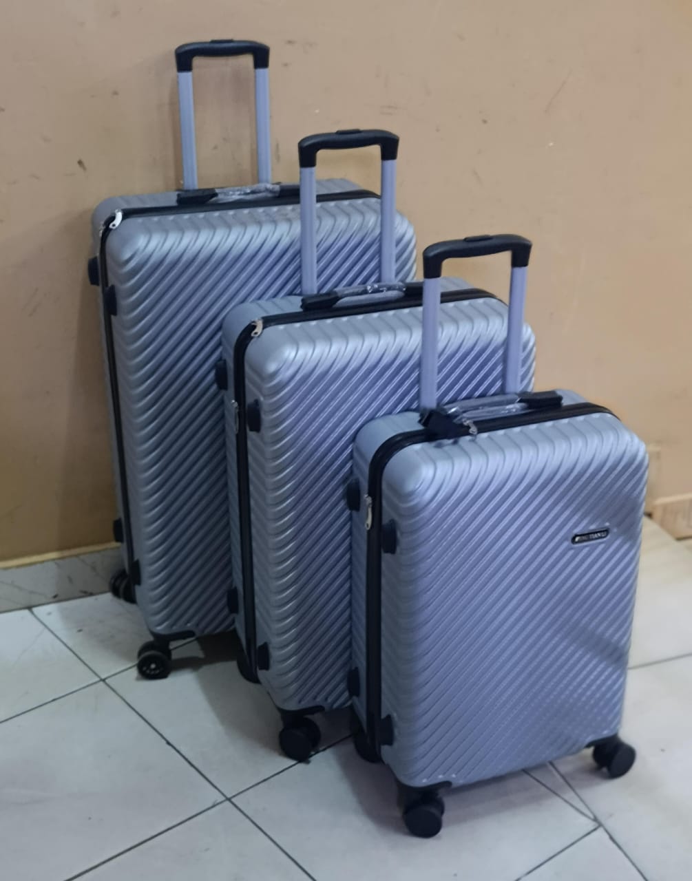 *PRICE DROP*
3 in 1 Luxurious Fibre Suitcase*

▪️Zipper closure frame.
▪️360 Easy-glide spinner wheels. 
▪️Telescopic handle system locks in multiple levels to adapt.
▪️Compression straps keep clothin