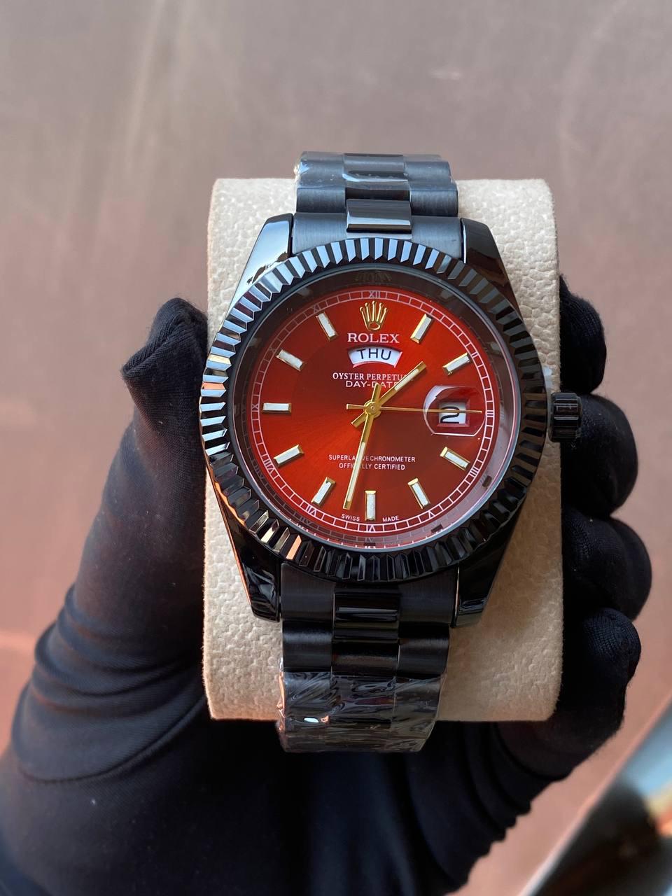 ♨️🎩ROLEX GENTS WATCH ♨️🎩Crafted from high-quality materials like Oystersteel and platinum. offer water resistance up to 30 meters. Classic and elegant designs that transcend trends and time