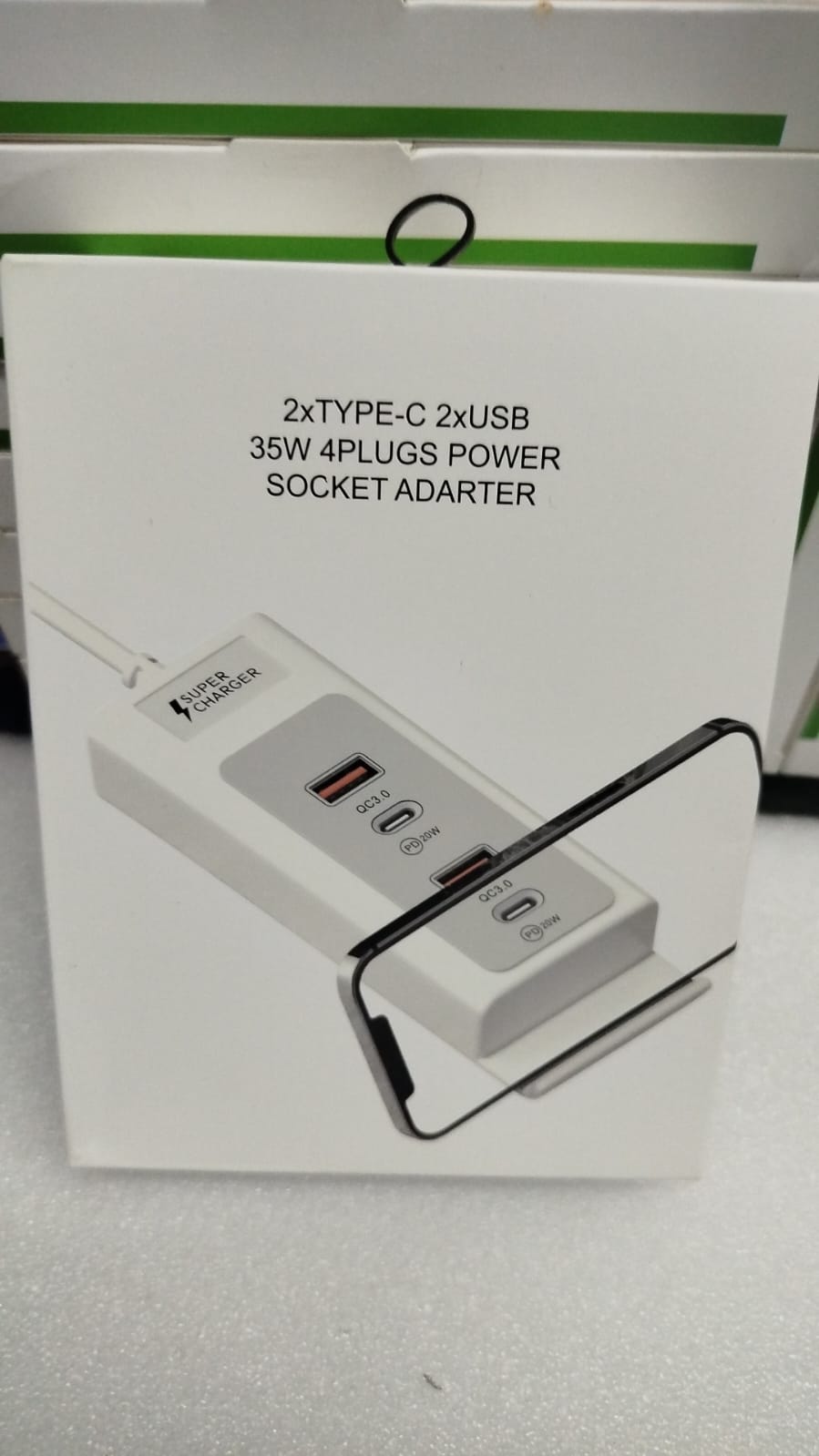 4-plug power socket adapter featuring 2x Type-C and 2x USB ports, with a total output of 35W. 
This product is a power socket adapter designed for fast charging of multiple devices simultaneously.
It