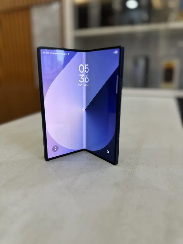 Samsung Galaxy Z Fold 6 – 7.6″ Foldable Display, 50MP Camera, 4K Video, 12GB RAM