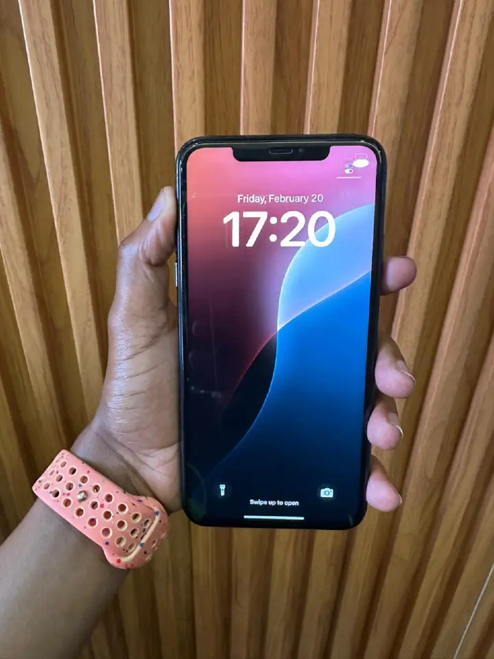 iPhone 11 Pro Max – Big Screen. Pro Power. Triple-Cam Beast, in mint condition