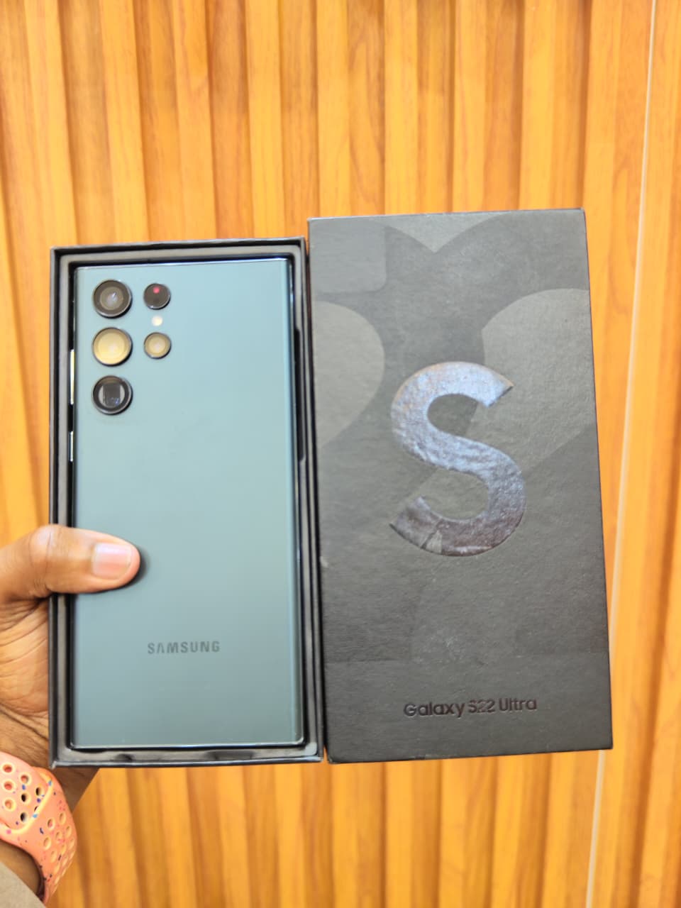 Samsung Galaxy S22 Ultra – Power, Precision & Pro-Level Photography 108 mp camera