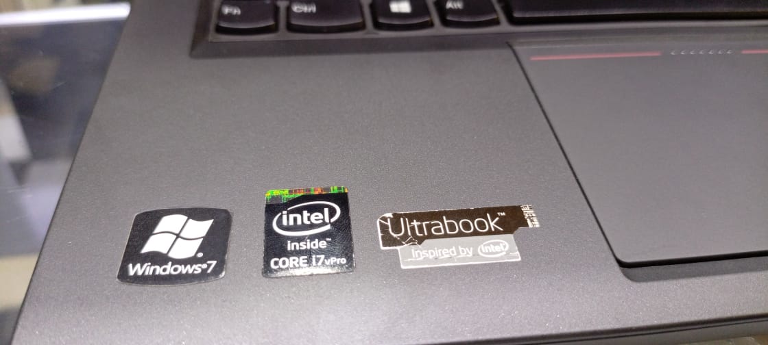 LENOVO THINKPAD T440s COREi7 256GB SSD 14INCH LAPTOP,FAST AND LIGHTWEIGHT,CHARGER INCLUDED,BATTERY GOOD,PERFECT FOR WORK AND STUDY.ULTRA BOOK WINDOWS 10