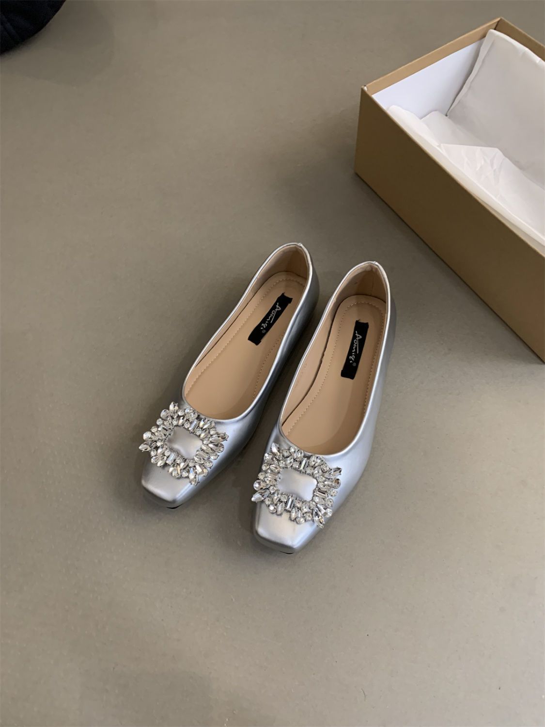 New style fairy wind square head flat bottom single shoes, French style, elegant rhinestone silver color Mary Jane shoes for women.