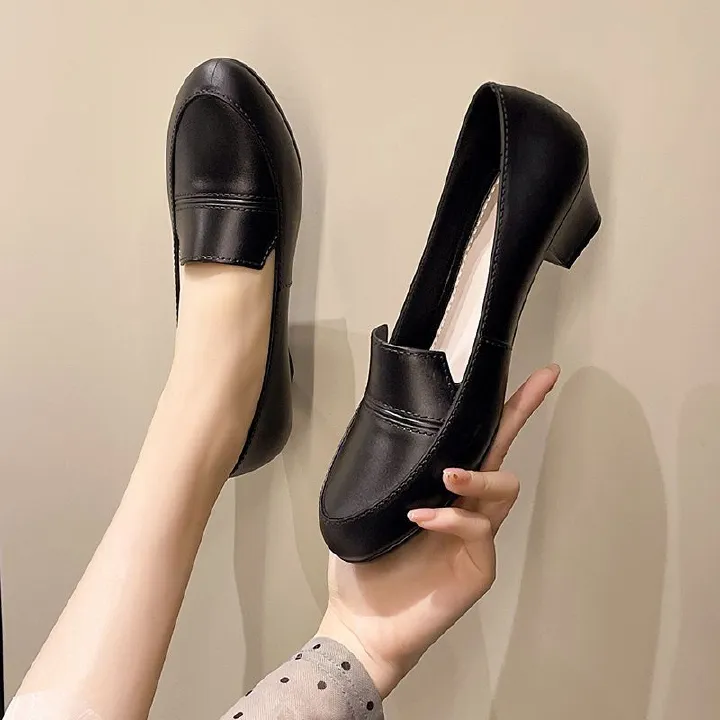 Solid-color trendy pointed-toe flats for women, trendy black high-heeled shoes with thick heels, suitable for office wear.