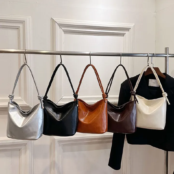Handheld small square bag - new trendy fashion silver underarm bag - versatile crossbody bag
