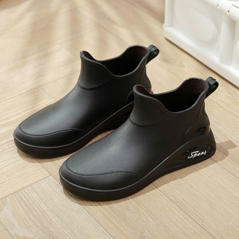 Solid color trendy women's all-season rain shoes, fashionable water shoes, waterproof and anti-slip, suitable for grocery shopping and car washing, new style adult rain boots, wear-resistant rubber sh