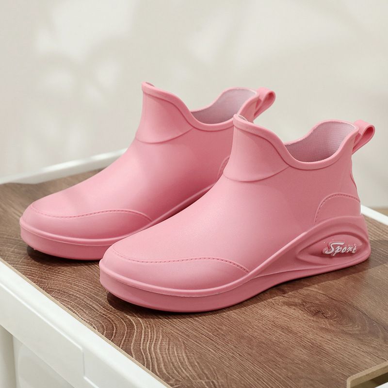 Solid color trendy women's all-season rain shoes, fashionable water shoes, waterproof and anti-slip, suitable for grocery shopping and car washing, new style adult rain boots, wear-resistant rubber sh