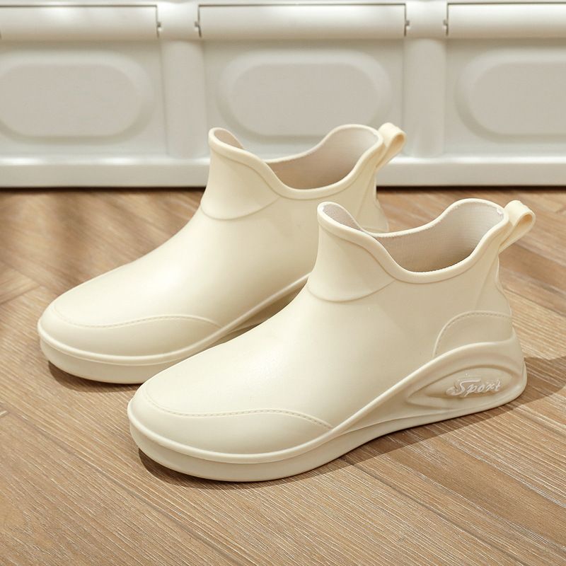 Solid color trendy women's all-season rain shoes, fashionable water shoes, waterproof and anti-slip, suitable for grocery shopping and car washing, new style adult rain boots, wear-resistant rubber sh