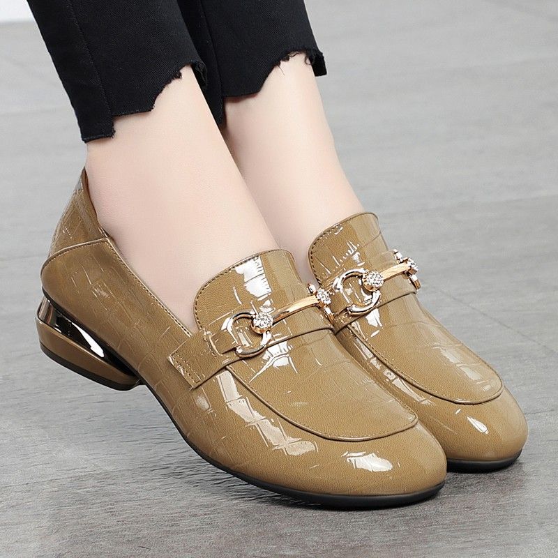 Solid color bright diamond British style square heel small leather shoes with thick sole and sponge cake Mary Jane single shoes versatile, one foot kick Le Fu shoes for women