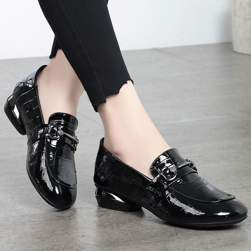 Solid color bright diamond British style square heel small leather shoes with thick sole and sponge cake Mary Jane single shoes versatile, one foot kick Le Fu shoes for women