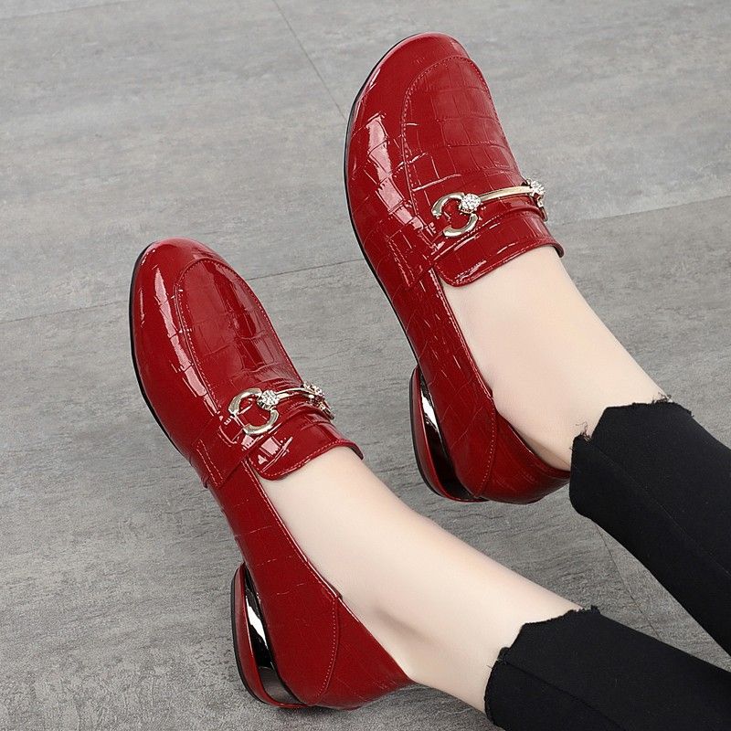 Solid color bright diamond British style square heel small leather shoes with thick sole and sponge cake Mary Jane single shoes versatile, one foot kick Le Fu shoes for women