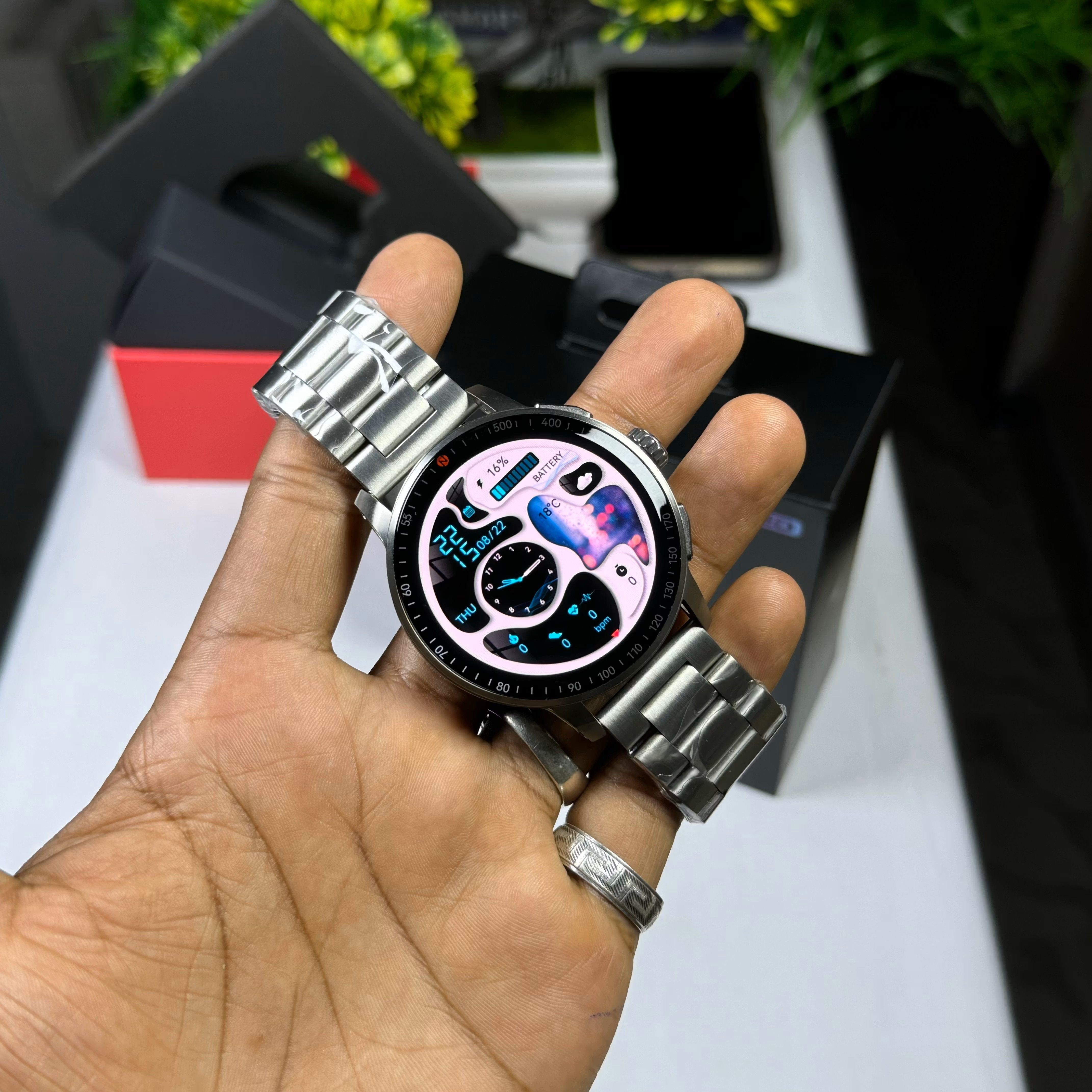 Itel HORIZON ISW-N18 1.43" 2.5D  AMOLED SCREEN METALLIC SMARTWATCH,  TRUE 60Hz FPS, BATTERY: 350mAh, IP68 WATER RESISTANCE, WITH FULL METAL BUILD WITH A ROTATABLE CROWN AND TRIPPLE-SIDE KEYS.