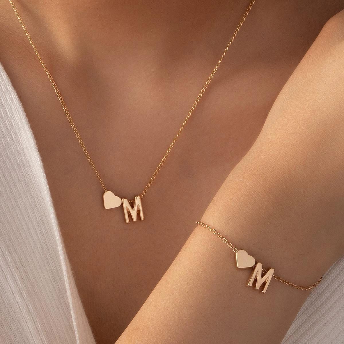 Women's Gold Heart-Shaped Letter Necklace, Gold-Plated Heart-Shaped Letter Necklace Gold Heart Initial Necklace Birthday Gift Valentine's Day Present for Women (M)