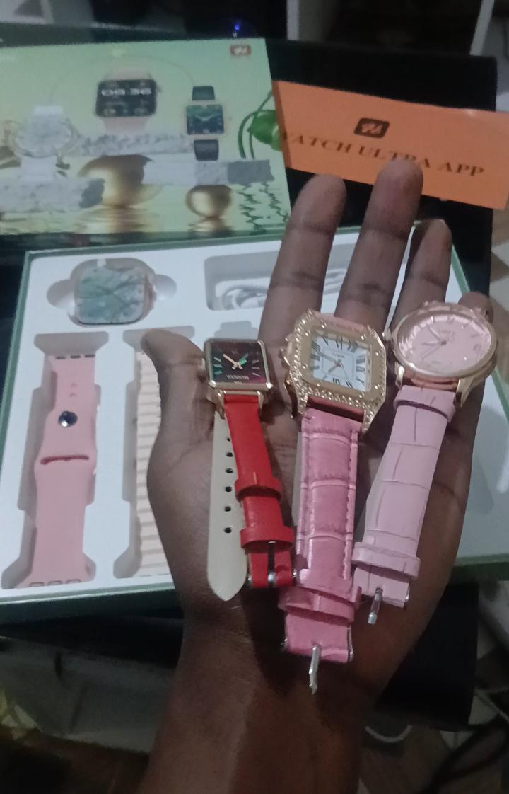 i530 Mini Smartwatch Gift Set With 3 Wrist Watches & 2 Straps