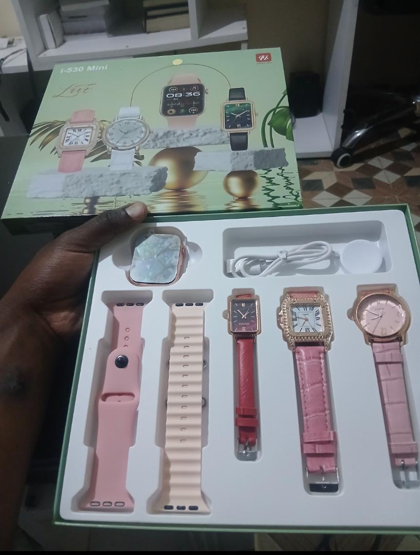i530 Mini Smartwatch Gift Set With 3 Wrist Watches & 2 Straps