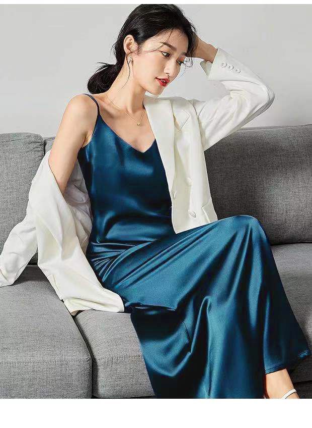 Strap dress for hot girls in summer, French satin V-neck solid color fashion European and American loose plus size dress