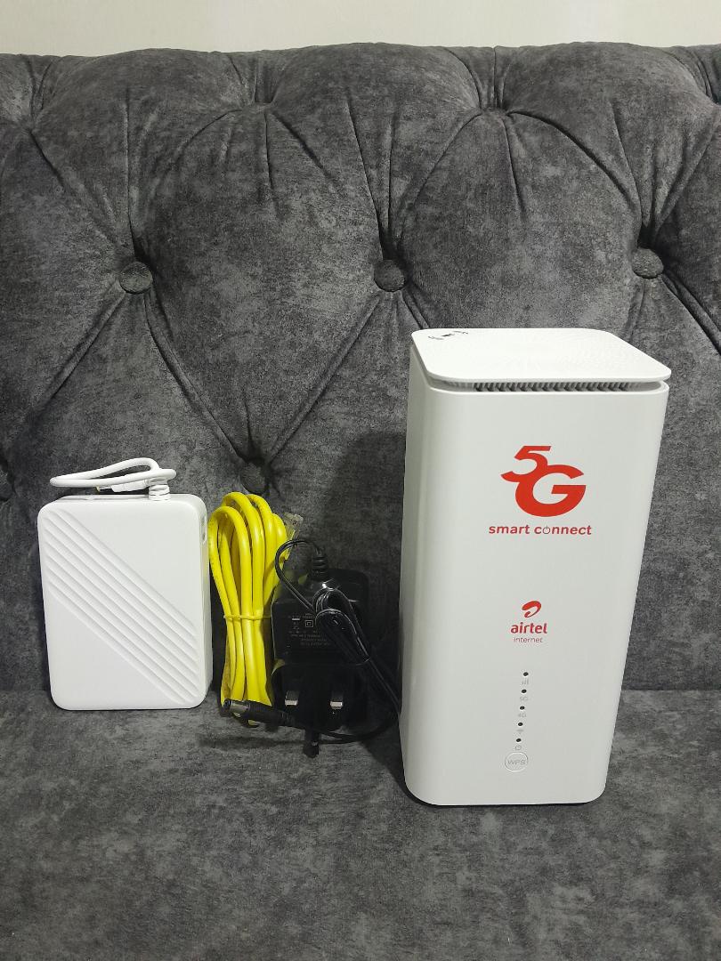 Portable 5G WiFi Smart box-Wireless Router, with a one month subscription of up to 15mbps .