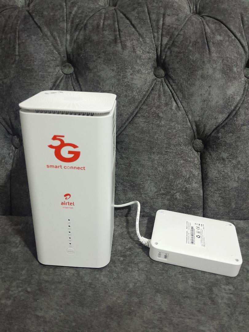 Portable 5G WiFi Smart box-Wireless Router, with a one month subscription of up to 15mbps .