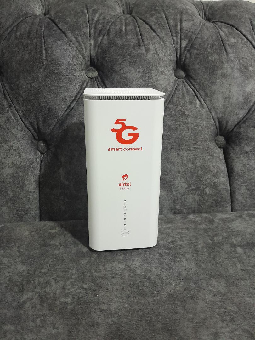 Portable 5G WiFi Smart box-Wireless Router, with a one month subscription of up to 15mbps .