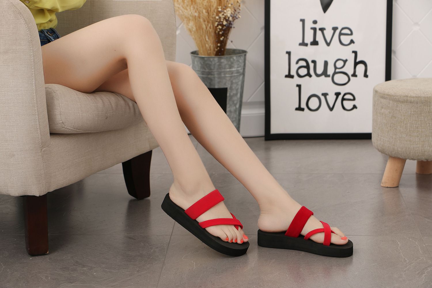 Women's Platform Wedge Flip Flops Summer Fashion Outdoor High Heel Thong Sandals Non-Slip Beach Shoes