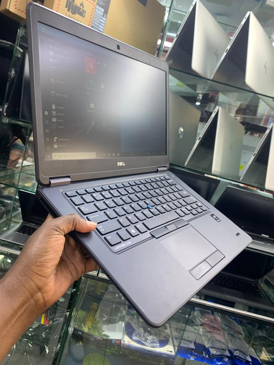 GRADE A DELL LATITUDE E7450 INTEL CORE I7 5TH GEN 8GBRAM 256SSD 14" DISPLAY SPEED OF 2.3GHz To 2.8GHz WITH 6 MONTH WARANT