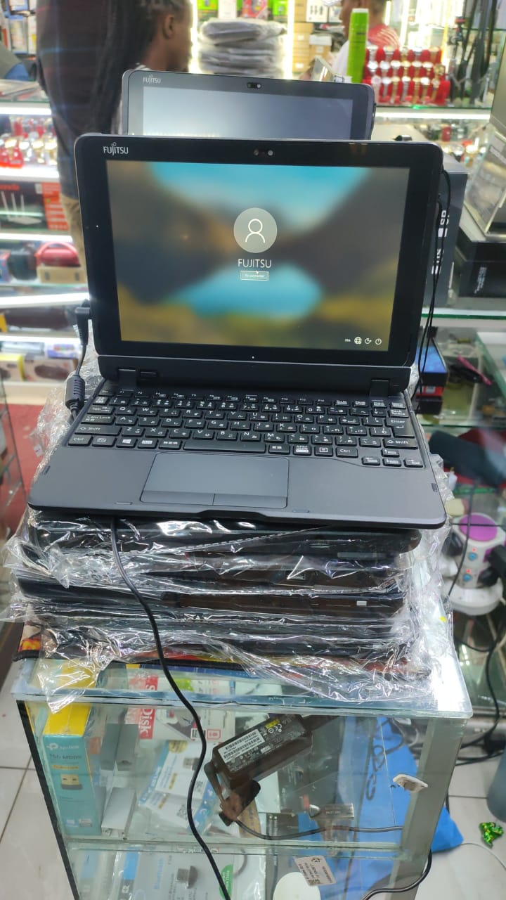 GRADE A EX UK FUJITSU INTEL ATOM X7-Z8700 4GBRAM 128SSD DETACHABLE KEYBOARD TOUCH SCREEN WITH STYLUS PEN