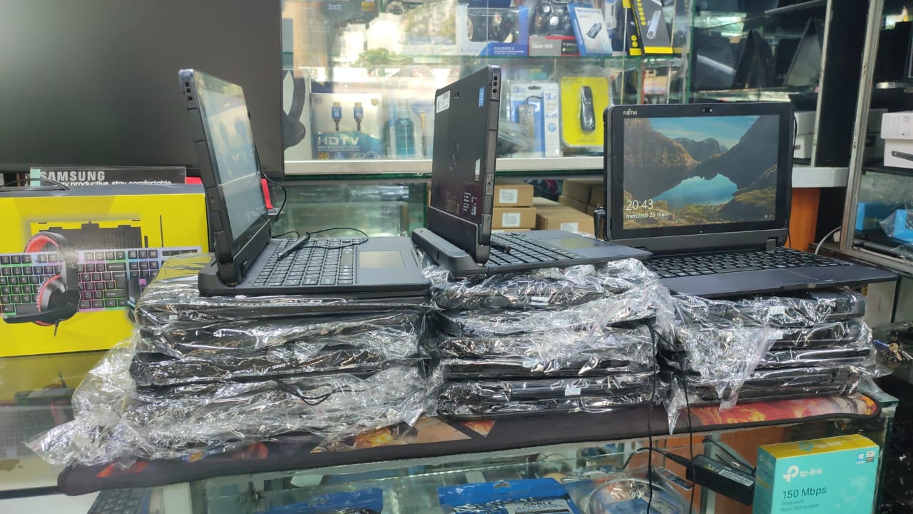 GRADE A EX UK FUJITSU INTEL ATOM X7-Z8700 4GBRAM 128SSD DETACHABLE KEYBOARD TOUCH SCREEN WITH STYLUS PEN