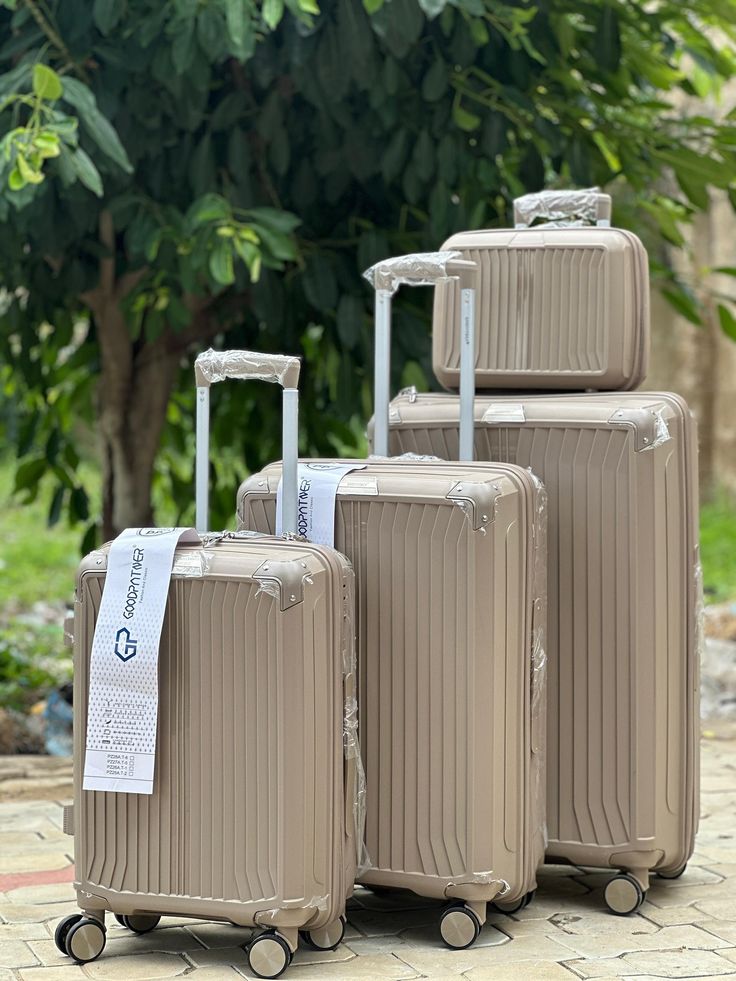 Suitcase - rubber unbreakable Luxurious High Quality Travel bag. Made of durable Polypropylene material. Lightweight and easy to transport.