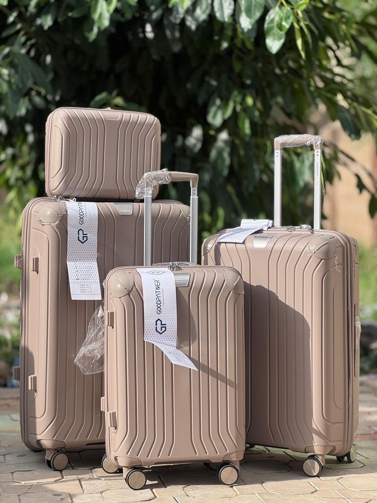 Suitcase - rubber unbreakable Luxurious High Quality Travel bag. Made of durable Polypropylene material. Lightweight and easy to transport.