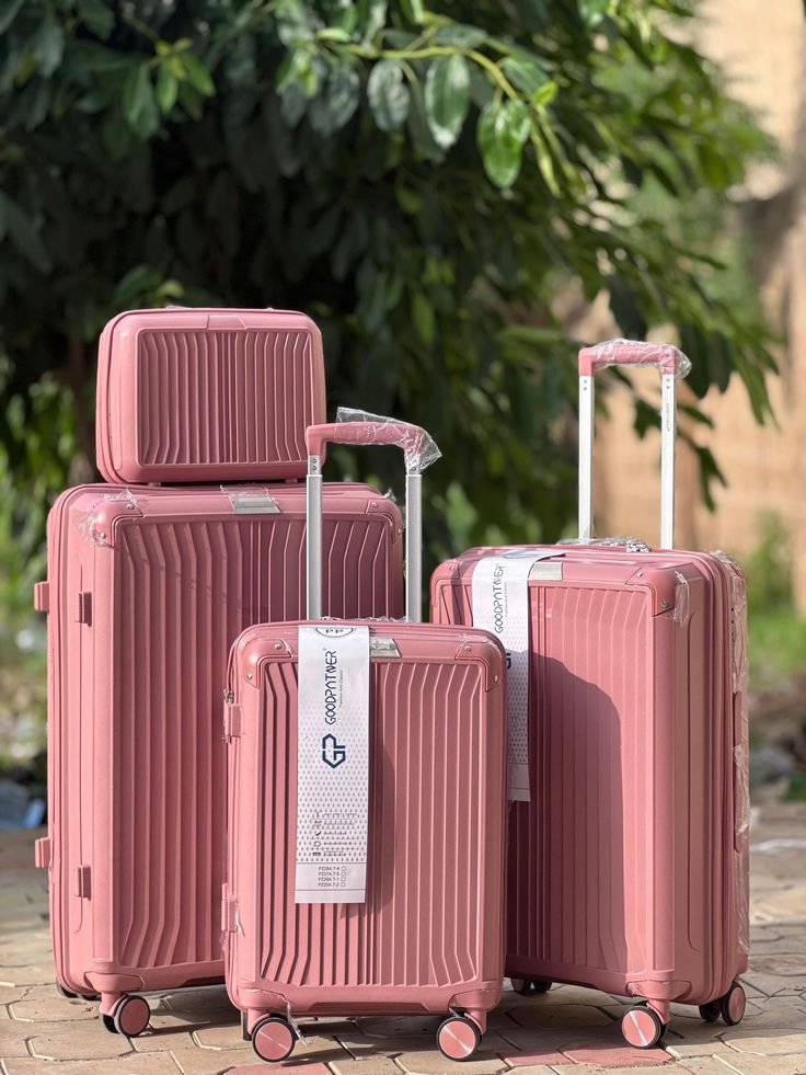 Suitcase - rubber unbreakable Luxurious High Quality Travel bag. Made of durable Polypropylene material. Lightweight and easy to transport.