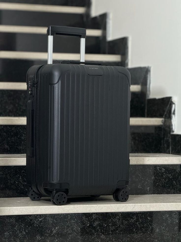 SUITCASE - AFFORDABLE LUXURIOUS RUBBER UNBREAKABLE SUITCASE, 18Kg BLACK MEDIUM.