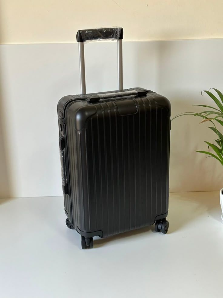 SUITCASE - AFFORDABLE LUXURIOUS RUBBER UNBREAKABLE SUITCASE, 18Kg BLACK MEDIUM.