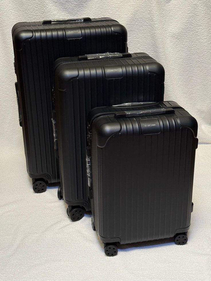 SUITCASE 3-in-1 RUBBER SIZE 28  Luxurious Suitcases/ Travel Bag - 3 Pcs Set Of Suitcases. Large, Medium, Small Premium RUBBER POLYPROPYLENE Material – Durable, lightweight, and scratch-resistant.
