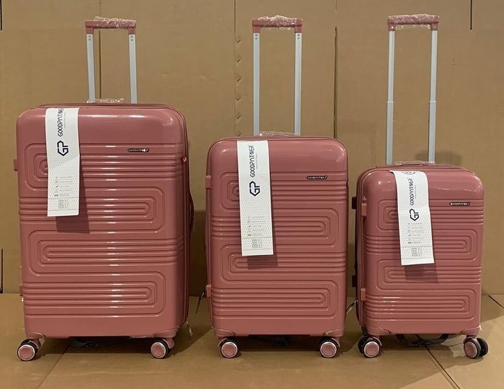 SIZE 28 SUITCASE - 3 IN 1 RUBBER UNBREAKABLE SET- PEACH PINK LARGE SUITCASE LUXURIOUS HIGH QUALITY. Made of durable Polypropylene material. Lightweight and easy to transport.