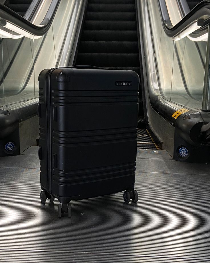 LARGE SIZE 30 SUITCASE- BLACK EXTRA LARGE 30kgs SIZE 1. Strong. Spacious. Unbreakable. crafted with impact-resistant hard shell, smooth 360° spinner wheels, secure TSA-style locks.