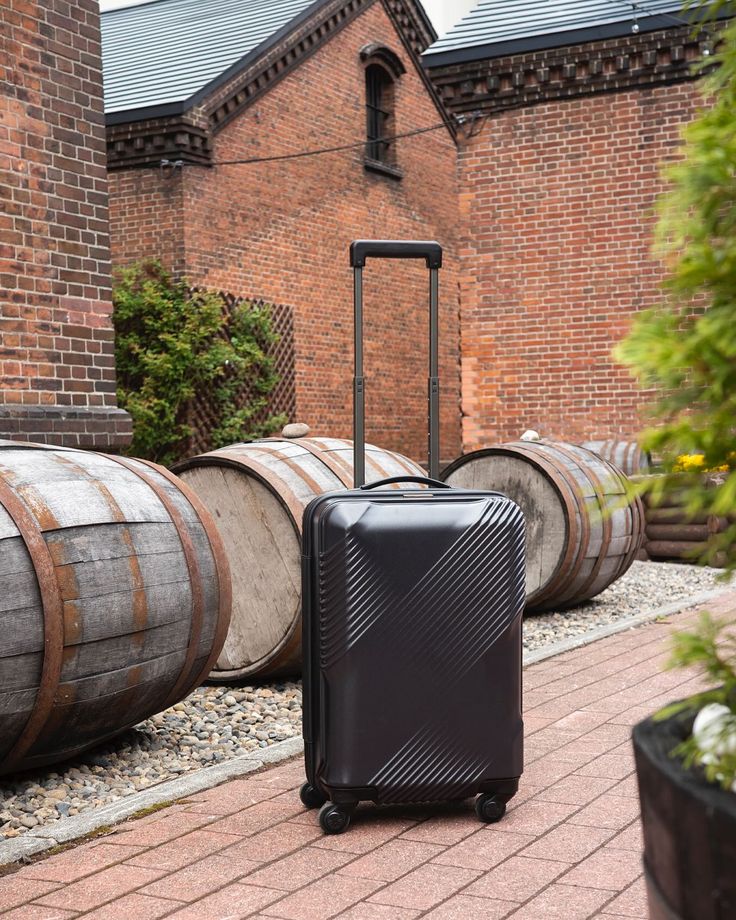 SUITCASE - SMALL CARRY-ON BLACK RUBBER UNBREAKABLE LUXURIOUS ANTISCRATCH SUITCASE 10KGS, Height: 50–56 cm

Width: 35–40 cm

Depth: 20–25 cm