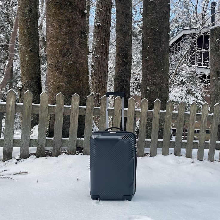 SUITCASE - SMALL CARRY-ON BLACK RUBBER UNBREAKABLE LUXURIOUS ANTISCRATCH SUITCASE 10KGS, Height: 50–56 cm

Width: 35–40 cm

Depth: 20–25 cm